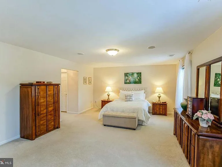 9720 Holloway Hill Ct — Photo 10