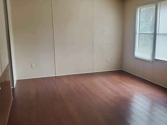 5th image of 23077 Rollins St