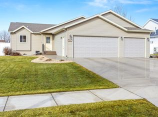 3737 Harrison St S, Fargo, ND 58104