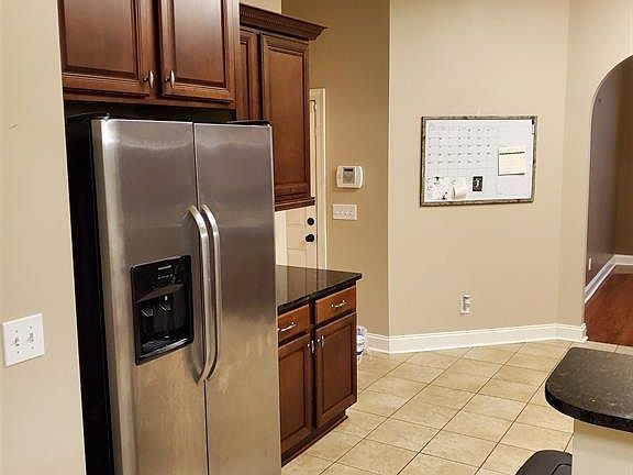 3rd image of 1129 Parkview Dr