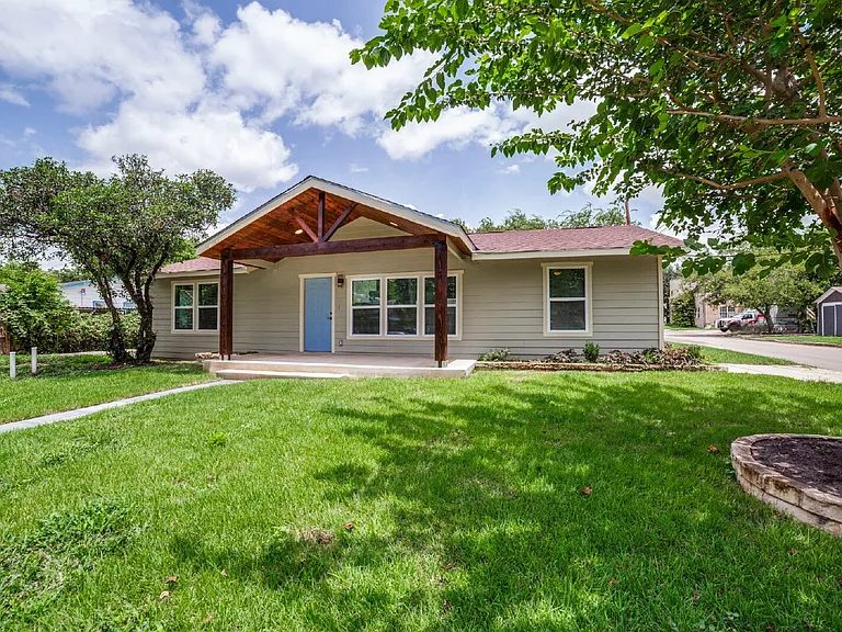 703 W Rosewood Ave — Photo 3