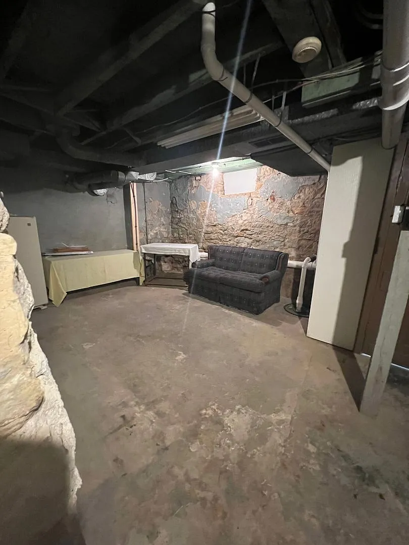 4 Bedroom La Crosse Home with Garage, Fenced Yard & In-Unit Laundry — Photo 3