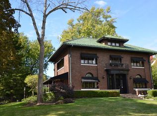 906 N Sheridan Rd, Waukegan, IL 60085