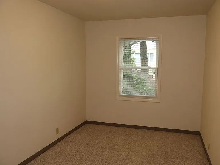 610 Stover St — Photo 8