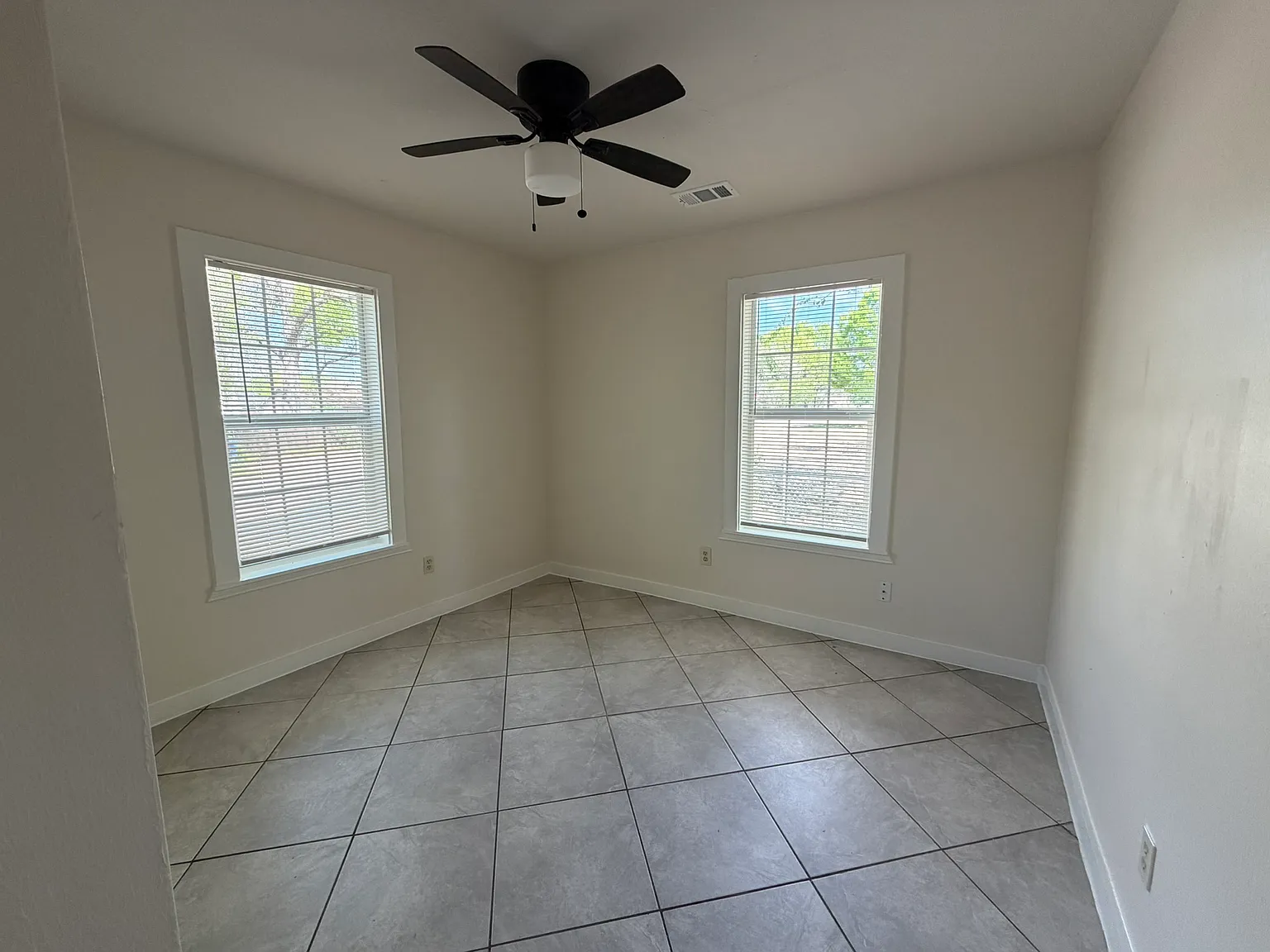 3 bed, 1000 sqft, $2,000 — Photo 4