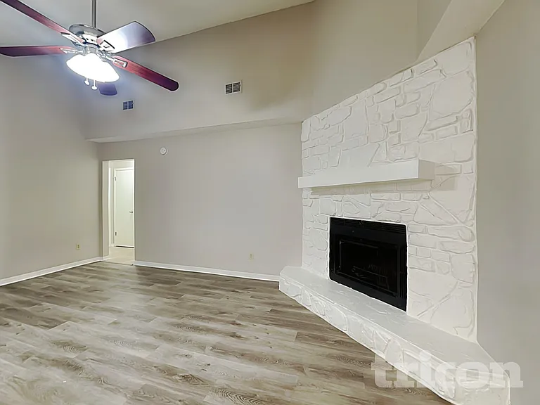 670 Roger Sherman St — Photo 3