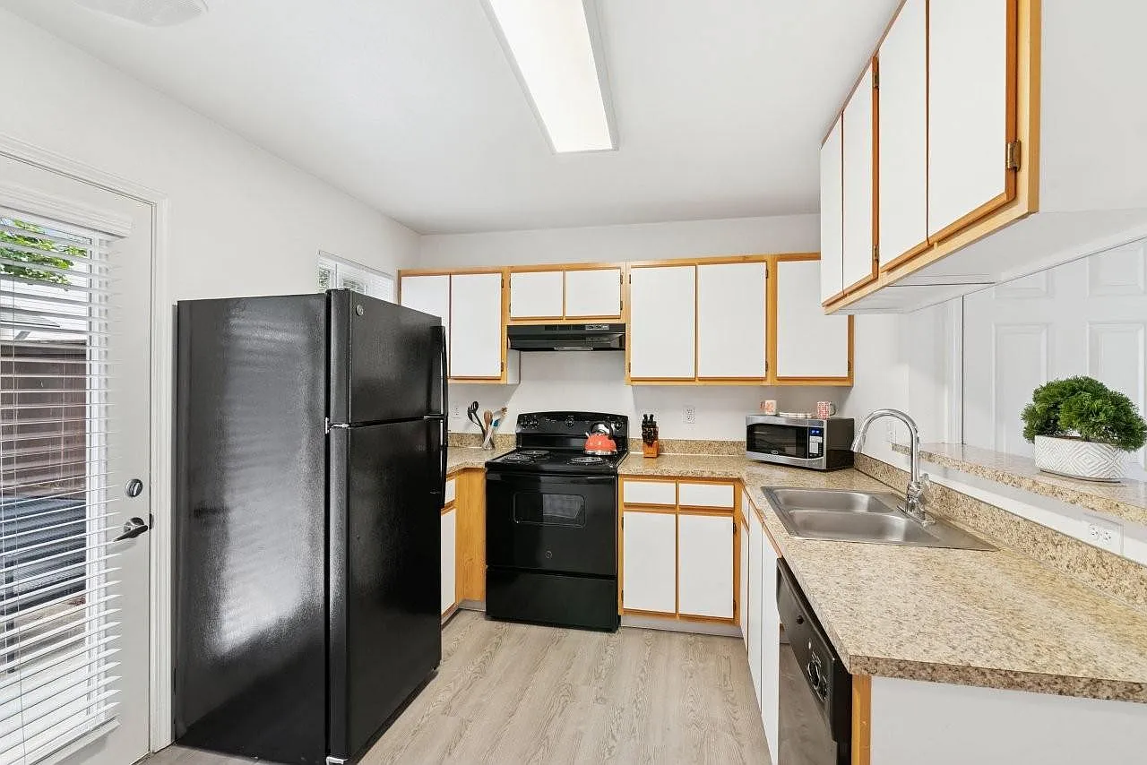 Jenna Village Apartments — Photo 3