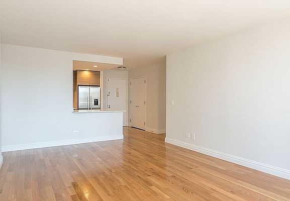 4th image of 235 W 48th St APT 39H