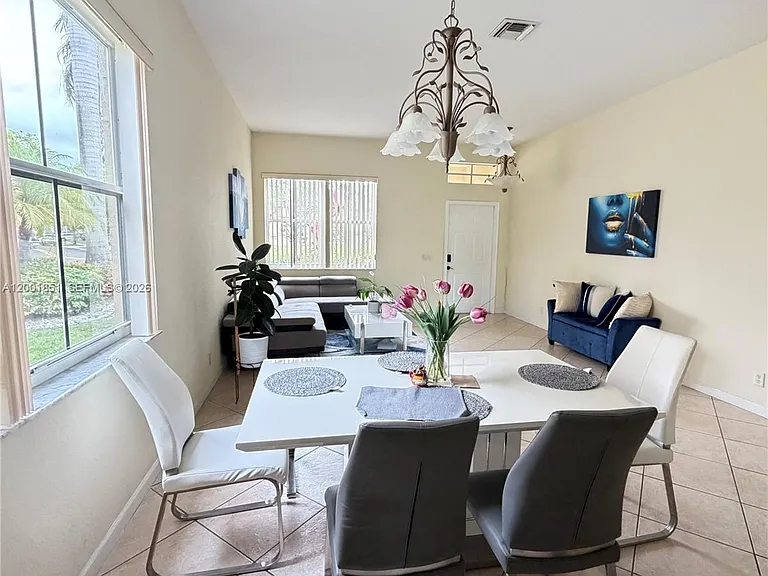 1006 Sunflower Cir — Photo 11