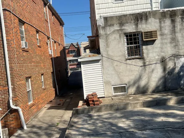 1044 East 96th Street image 4 of 9