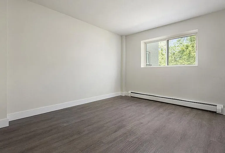470 Wellington St N — Photo 7