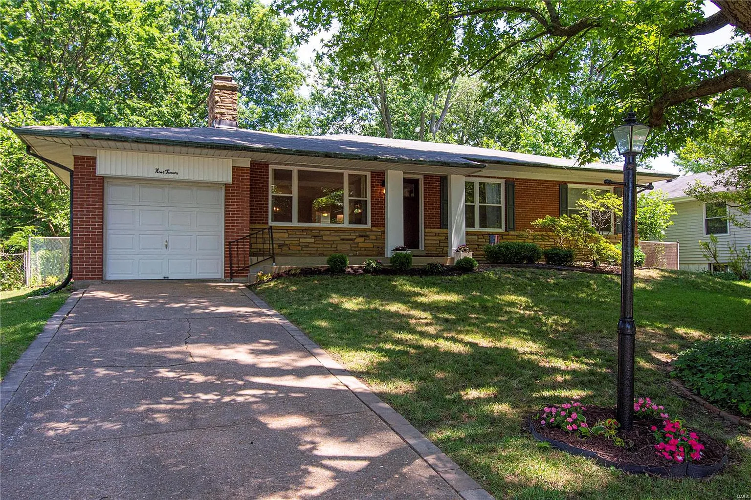 920 N Taylor Ave photo 1