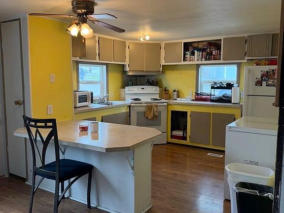 4th image of 845 W Barton Rd #95