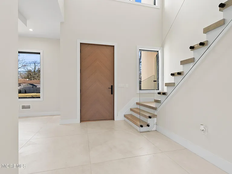 150 Ampere Ave — Photo 6