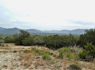 137 Middle Rd, Leakey, TX 78873