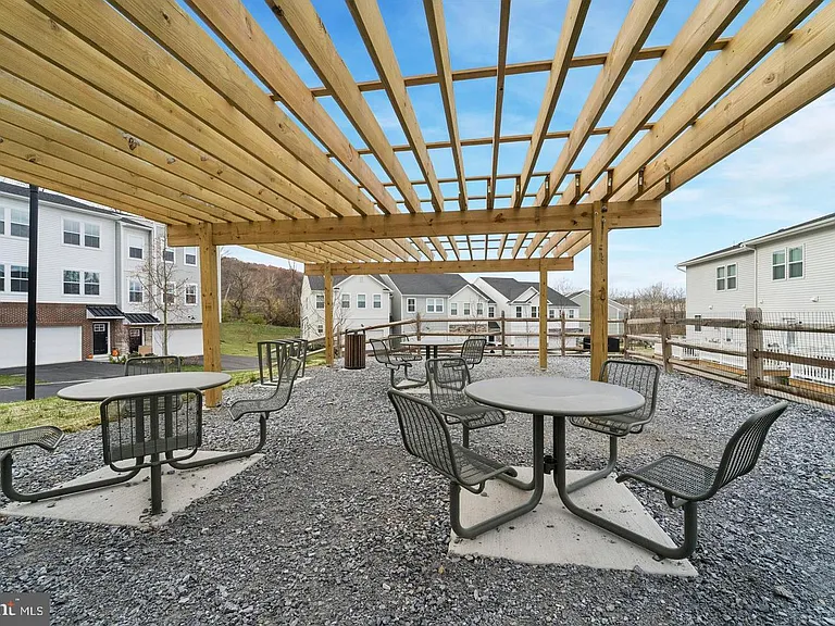 141 Four Leaf Dr — Photo 37