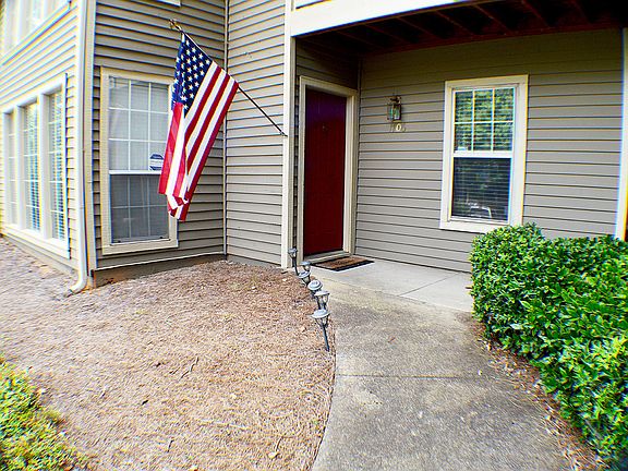 2nd image of 1706 Country Park Dr SE