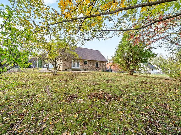 3rd image of 376 Louise Ln
