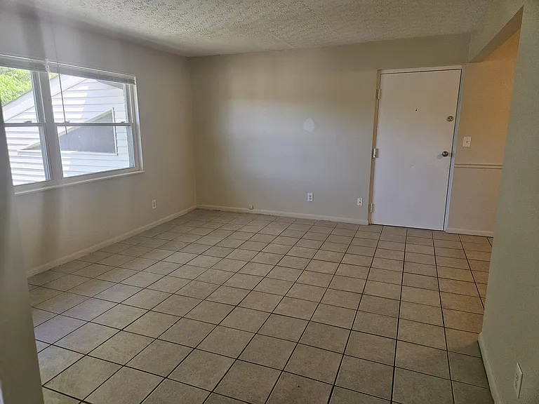 310 Main St #4 — Photo 7