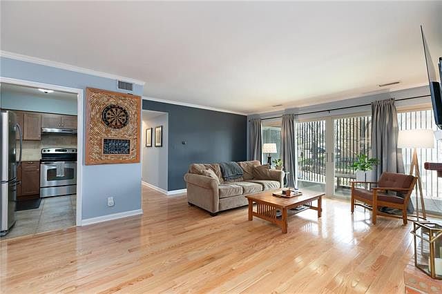 1st image of 4512 Jefferson St #203