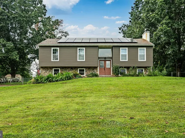 587 Kemp Rd, Pottstown, PA 19465