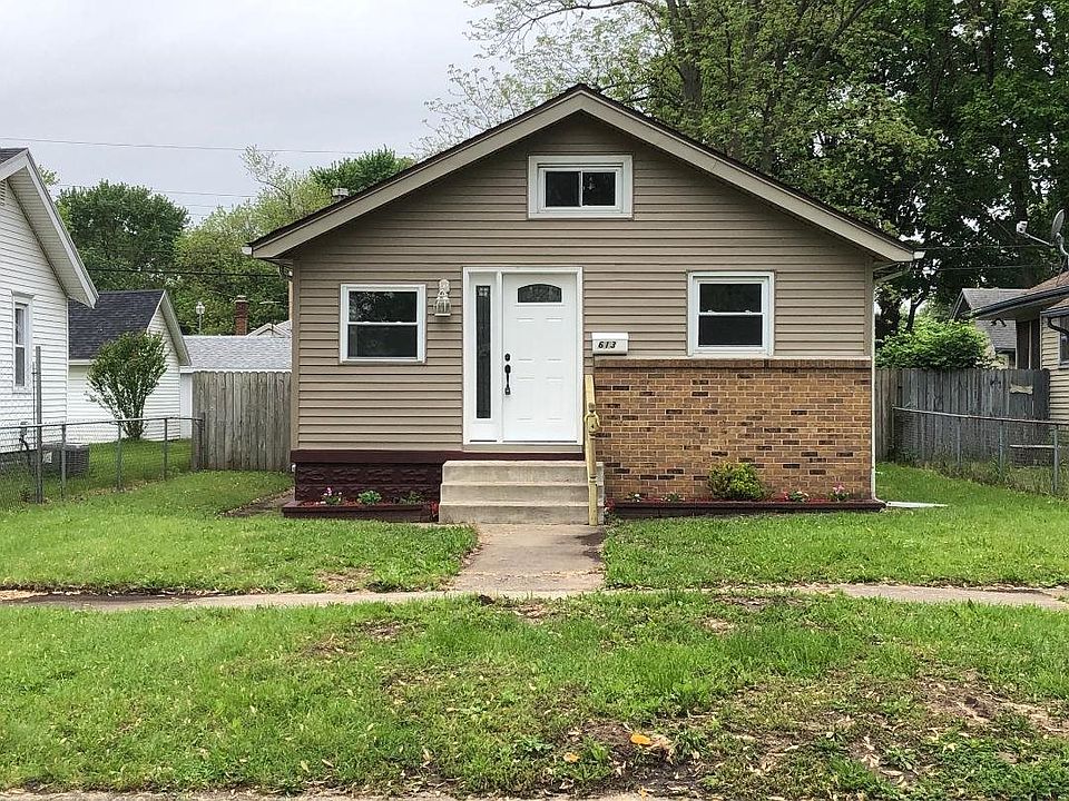 1st image of 613 S 32nd St