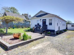 319 10th St NE, Long Beach, WA 98631