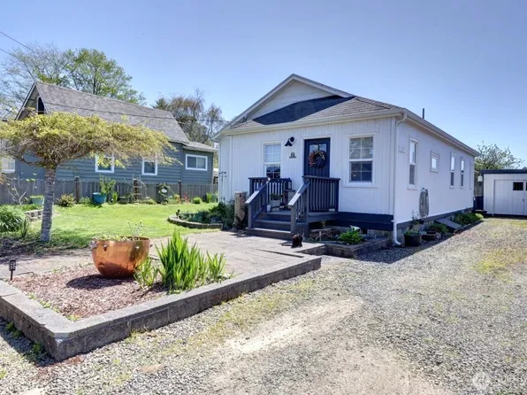 319 10th St NE, Long Beach, WA 98631