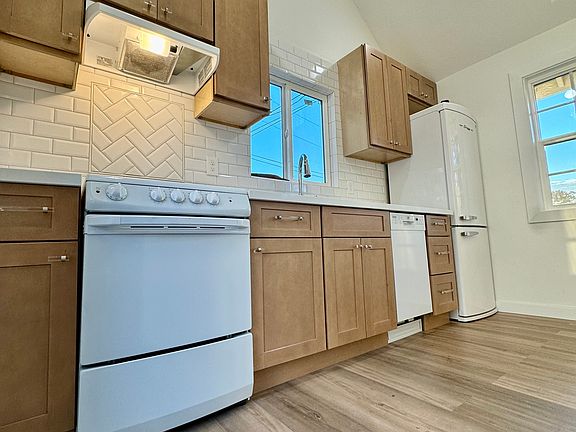 4th image of 15003 W Thorne Ln SW