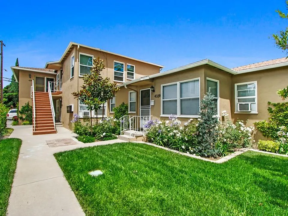 4337 N Bellflower Blvd