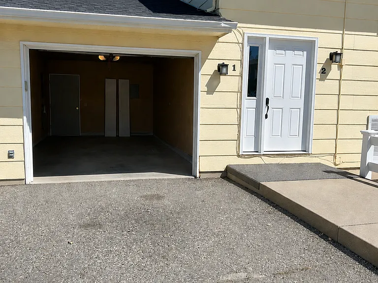 1537 Westchester Sq E — Photo 14