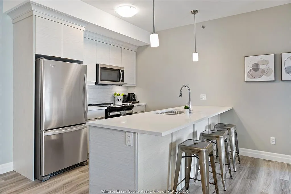 Beachside Condos — Photo 4