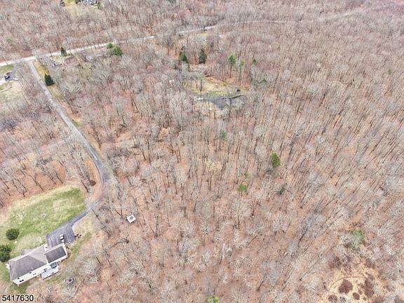 4th image of 32A Fox Hollow Rd