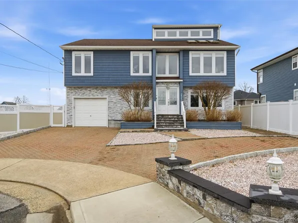 233 Arthur Street, Freeport, NY 11520