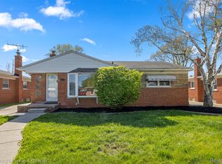 8821 Royal Grand, Redford, MI 48239