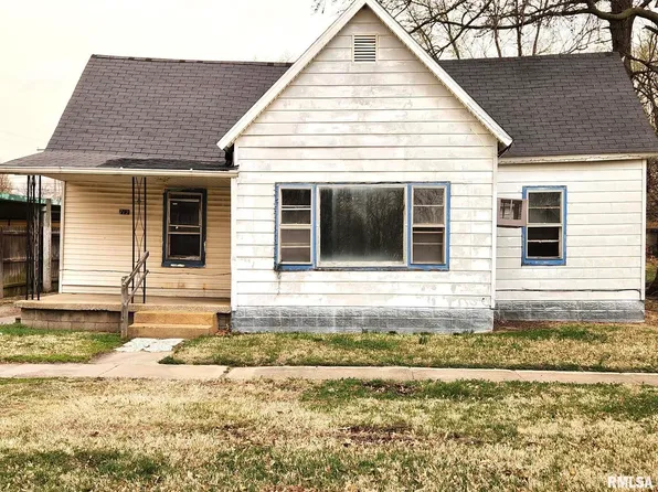 712 Rhodes St, Centralia, IL 62801