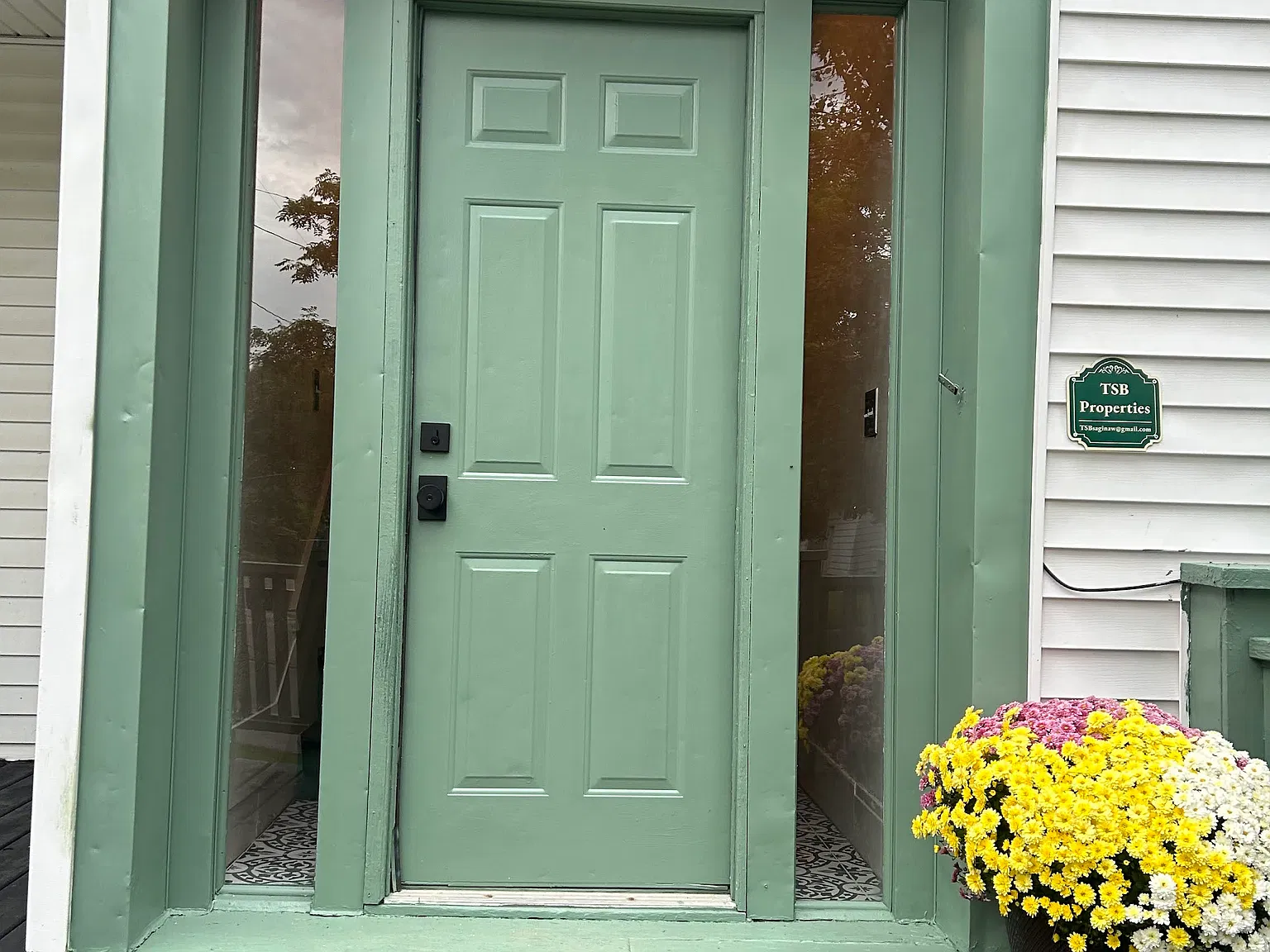 3 bed, $1,350 — Photo 1