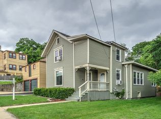 612 E Chicago St, Elgin, IL 60120