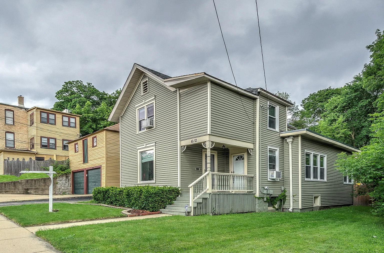 612 E Chicago St photo 1
