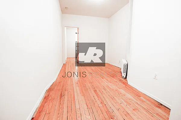 Rented by Jonis Realty | media 8