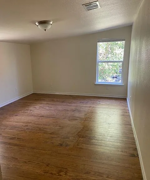 823 Monterrey St — Photo 12
