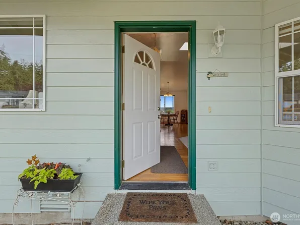 180 Kowntee Street, Camano Island, WA 98282
