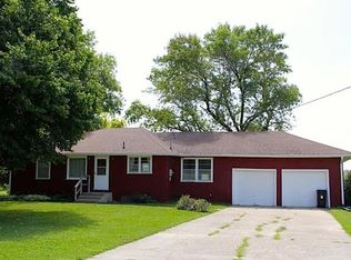 719 N 15th Ave W, Newton, IA 50208