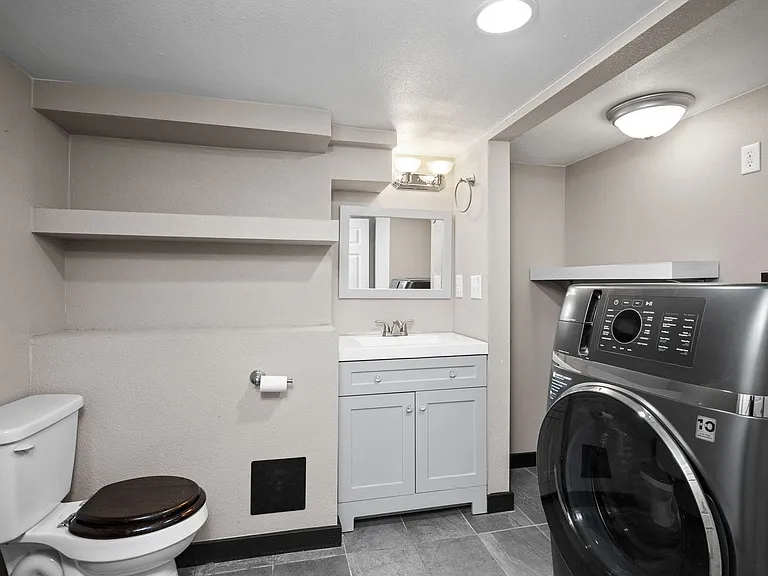 2618 N Ash St — Photo 14