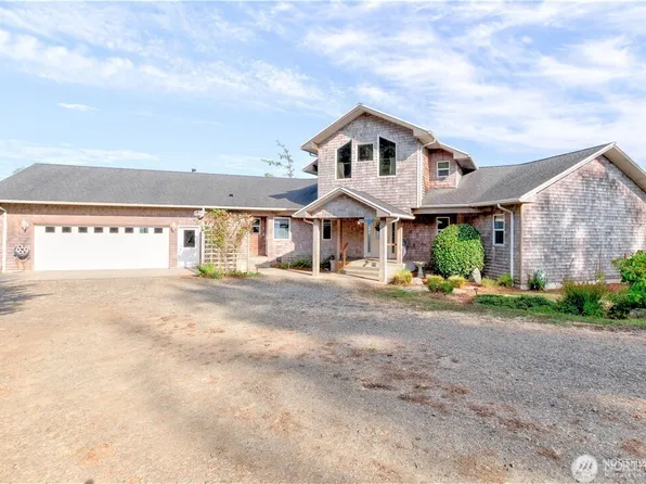 194 SW Robert Gray Drive, Ilwaco, WA 98624