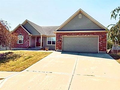 915 W 8th Ave, Kearney, MO, 64060