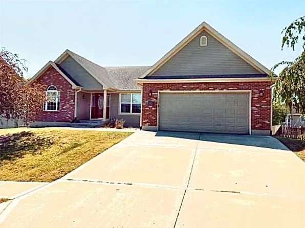 915 W 8th Ave, Kearney, MO 64060