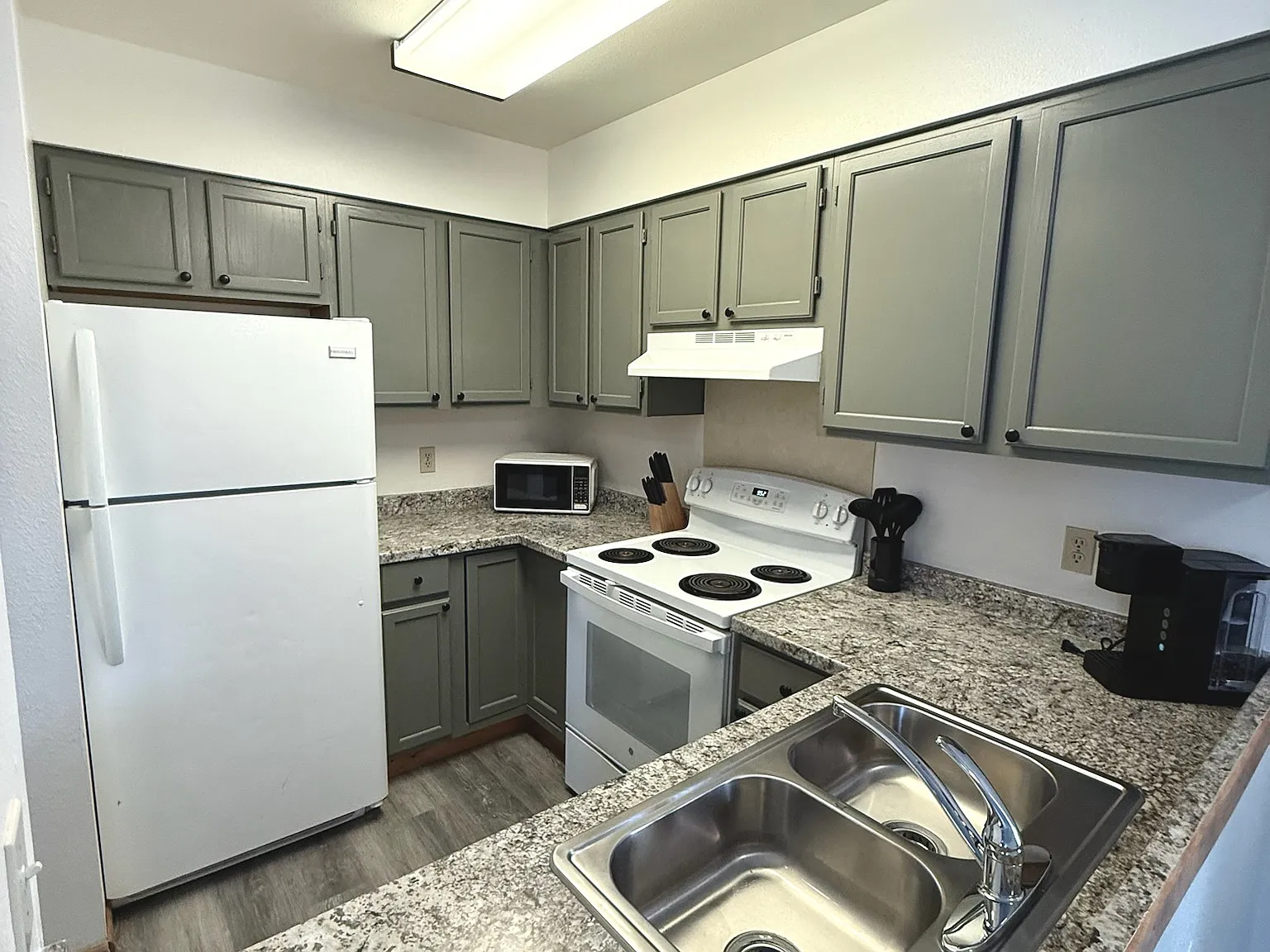 1512 Lake Elmo Dr — Photo 2