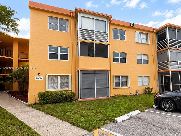 4384 NW 9th Ave #18-2A — Photo 15