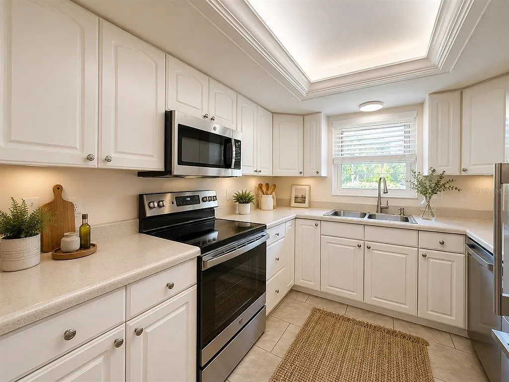 2 bed, 2.0 bath, 1023 sqft, $2,300 — Photo 3